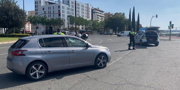 La Policía Local formula 172 denuncias y detiene al responsable de un establecimiento que se negó a cerrar y a cumplir el decreto de estado de alarma