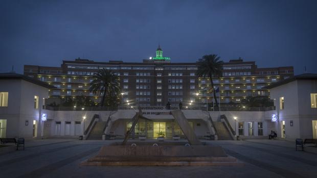 La luz verde esperanza de la cúpula del Hospital Virgen del Rocío se mantendrá mientras dure la pandemia