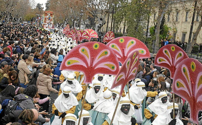 Otra donación para combatir el COVID 19: El ateneo da batas, mascarillas y gafas de acetato