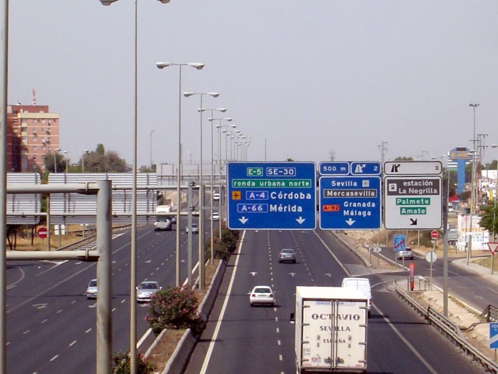 El tráfico en los accesos a Sevilla baja un 86%