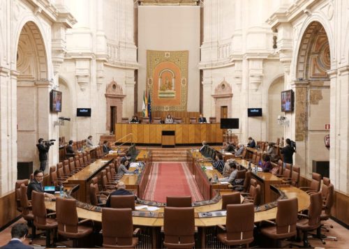 Andalucía aprueba un decreto-ley que modifica de una tacada 27 leyes por la vía de urgencia