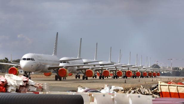 Las aerolíneas lanzan ofertas y mantienen vuelos desde Sevilla para septiembre