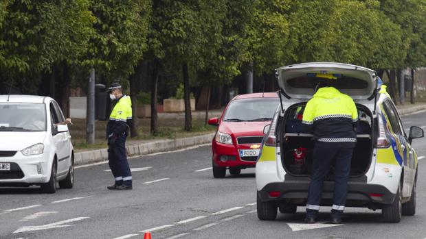 Un 12% de los viandantes requeridos en Sevilla, denunciados por incumplimiento del estado de alarma