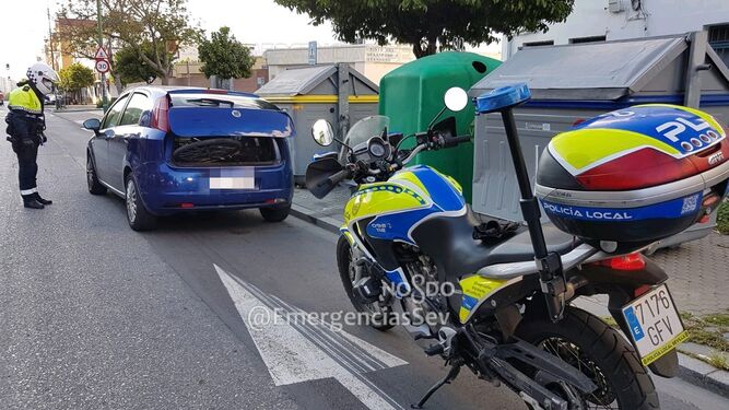 Se salta la cuarentena en Sevilla con un coche dado de baja y sin carné