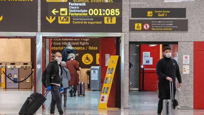 España obligará a guardar una cuarentena de 14 días a los viajeros internacionales a partir del 15 de mayo