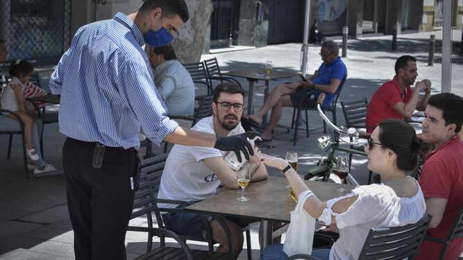 Medio centenar de bares logran ampliar su terraza de veladores