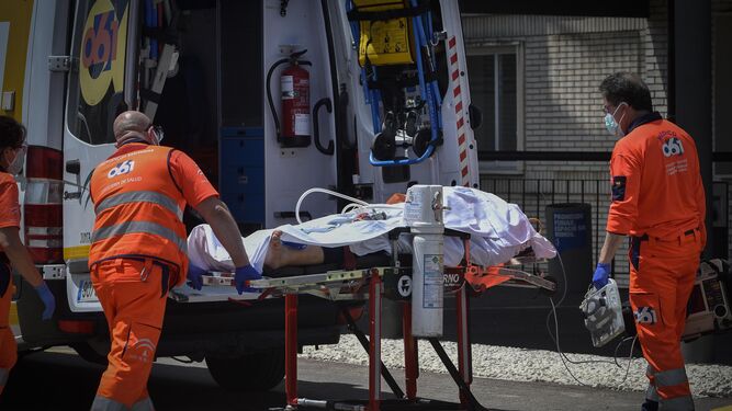 Trabajadores del 061 de Sevilla advierten del «elevado» número de casos de coronavirus dentro del servicio de emergencias
