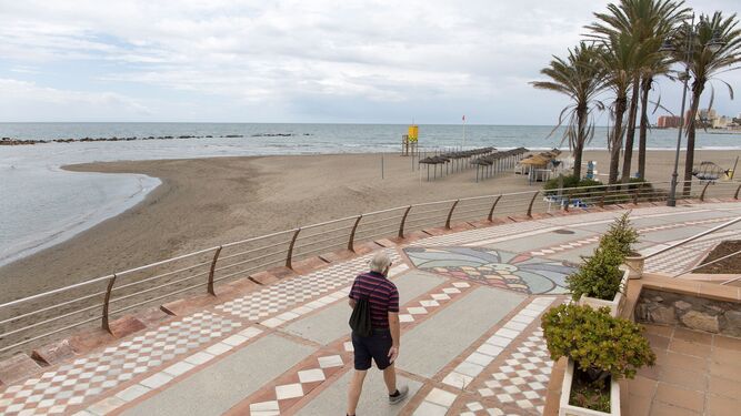 Las normas para ir a las playas de Andalucía este verano: cuatro horas máximo y a dos metros de distancia