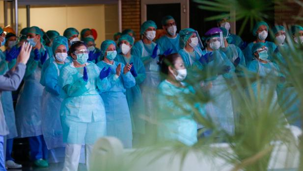 El hospital Virgen del Rocío de Sevilla manda a casa al último paciente con Covid-19 que tenía hospitalizado
