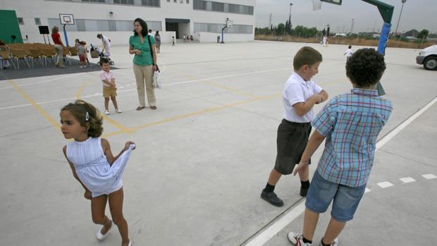 Así será el próximo curso escolar en Sevilla: grupos reducidos, turnos para el recreo…