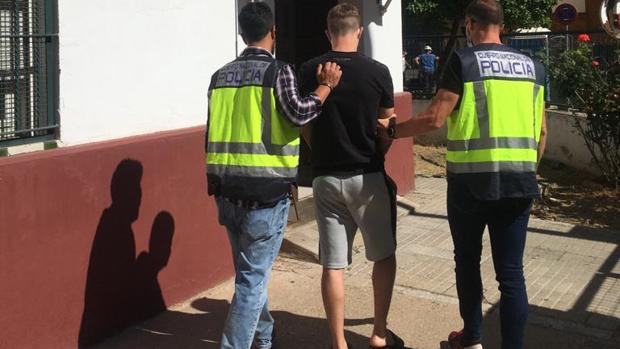La Policía Nacional detiene a una banda juvenil que atracaba a menores en la zona de Nervión