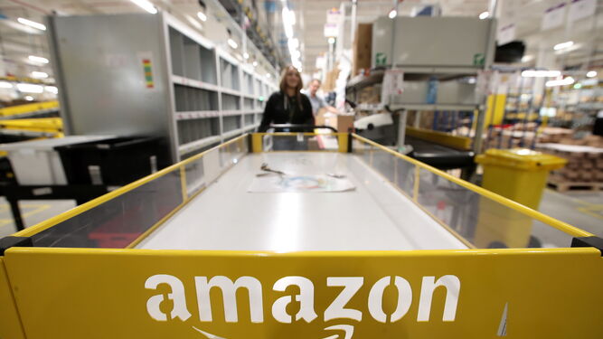 Amazon mantiene la apertura del centro logístico de Dos Hemanas después del verano