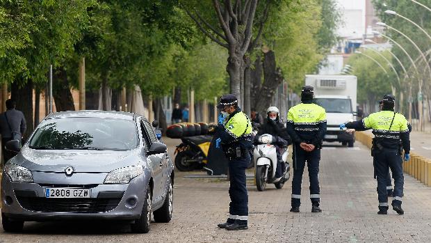 Detienen al encargado de un bar de la Alameda por agredir a dos policías