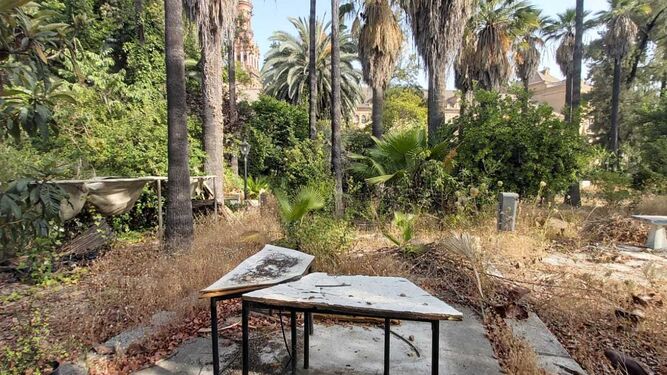 El Parque de Blancanieves de Sevilla, un estercolero junto a la Plaza de España