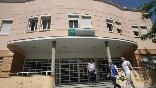 Sólo 8 centros de salud de Sevilla abrirán por la tarde durante el verano