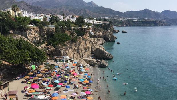 Nerja regresa al verano azul del turismo