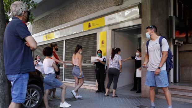 Andalucía lidera la caída del paro en julio en España con 21.901 desempleados menos