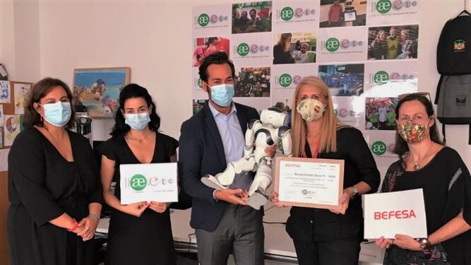 Befesa premia el trabajo de rehabilitación con el robot ‘Curro’ para niños con cáncer