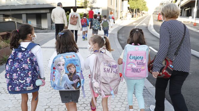 La vuelta al colegio llega en Sevilla con casos activos de Covid en 80 municipios