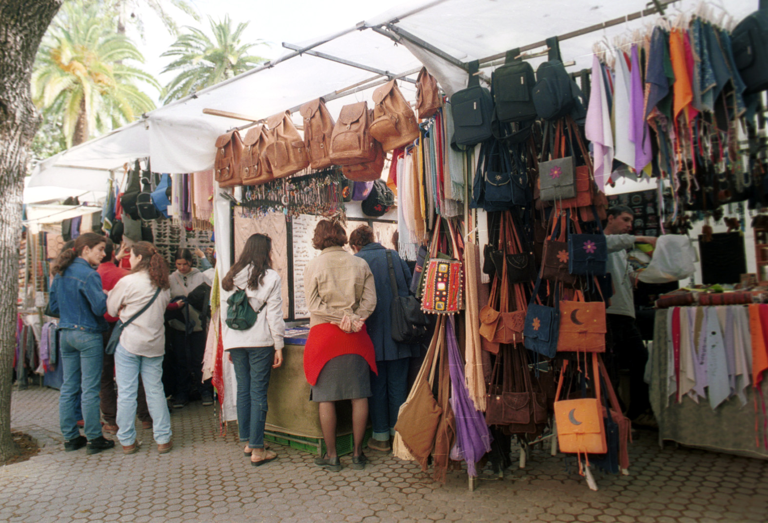 El mercadillo del Duque vuelve este lunes con un 50% de los puestos y un sistema de rotación