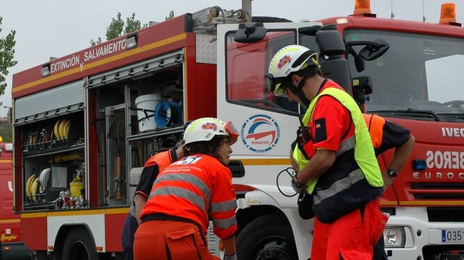 Rescatan a un niño que cayó a un canal mientras montaba en bicicleta en Utrera