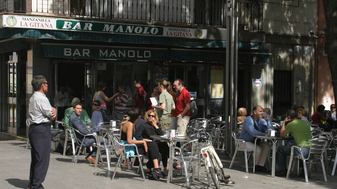 La crisis del Covid se lleva por delante el Bar Manolo, con 85 años en la Alfalfa de Sevilla