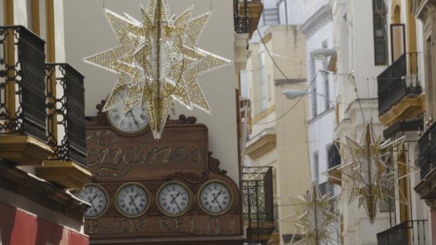 Espadas se plantea encender las luces de Navidad cuando se relajen las restricciones