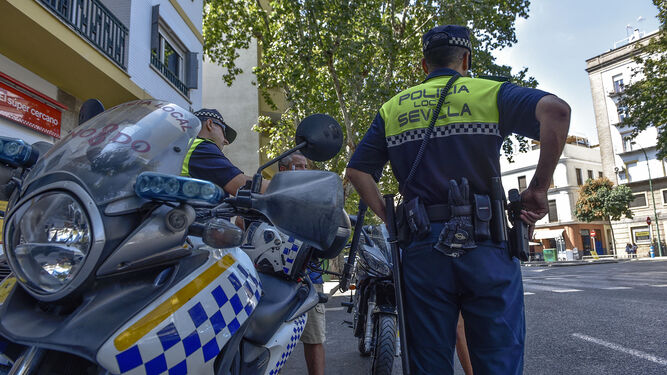 Multado en el centro un anciano sorprendido por decimotercera vez conduciendo sin carné