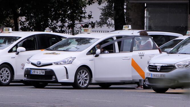 Cuenta atrás para que el servicio de taxi pueda pagarse a precio cerrado como Uber y Cabify