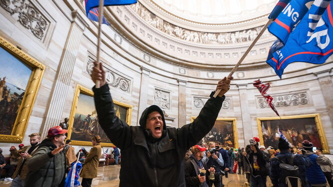 El asalto al Capitolio de EEUU acaba con cuatro muertos