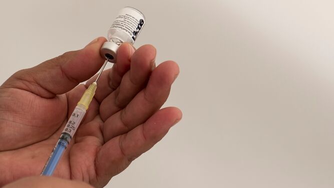 Las vacunaciones masivas se retrasarán a abril o mayo