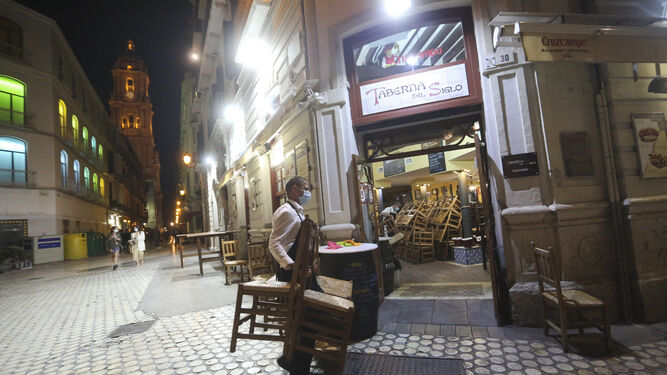 Bares y tiendas abrirán hasta las 21:30 en gran parte de Andalucía