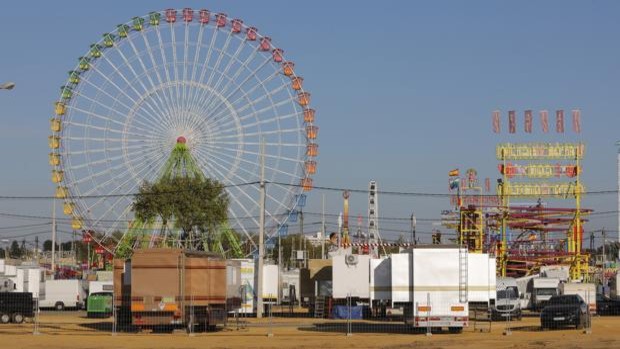 El parque de atracciones de la calle del Infierno de Sevilla se estrena este Viernes de Dolores