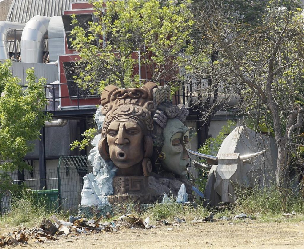 La Cartuja, el envoltorio ruinoso del puntal tecnológico de Sevilla