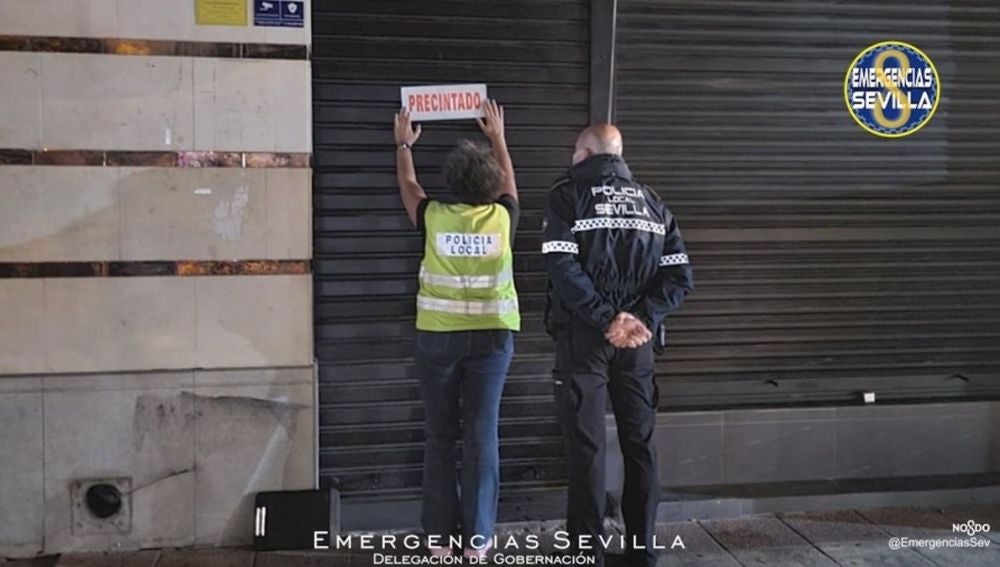 Cierran una terraza de copas en la Cartuja con más de 200 jóvenes bailando sin mascarilla