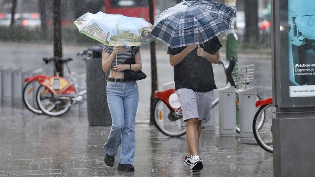 Elevan a naranja la alerta por fuertes lluvias y tormentas en la provincia de Sevilla
