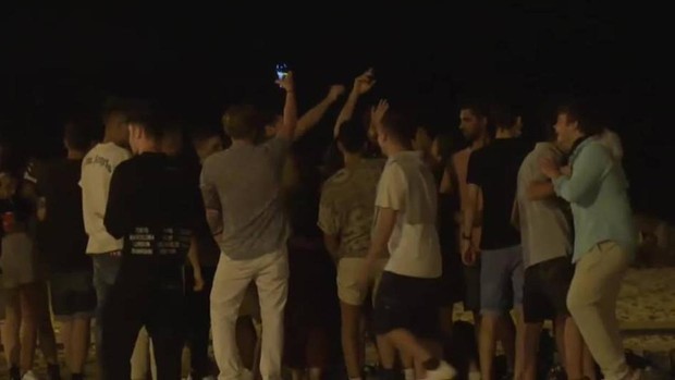 La Policía Local dispersa a 1.500 jóvenes que participaban en un macrobotellón en Sevilla