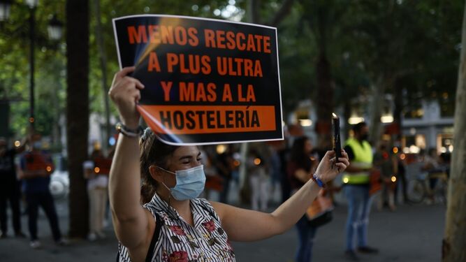 ‘Sevilla son sus bares’ retoma las protestas: ahora también por la subida de la luz