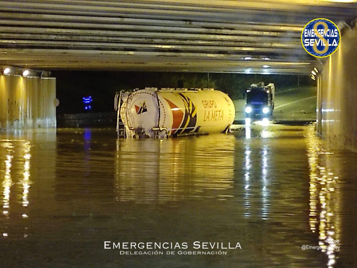 Más de 200 incidencias en Sevilla por la lluvia esta madrugada