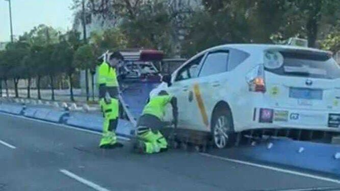 Los nuevos separadores del carril bus de Sevilla provocan los primeros accidentes