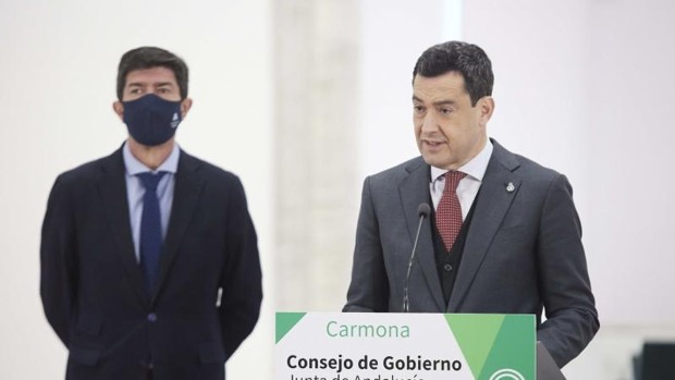 Juanma Moreno urge a Sánchez a bajar los impuestos por la crisis del combustible