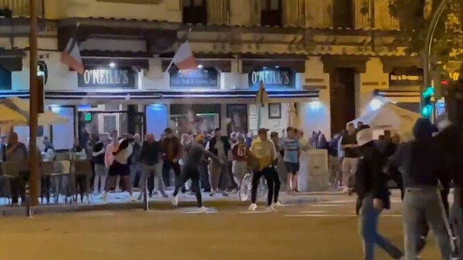 Batalla campal en el centro de Sevilla entre ultras alemanes e ingleses