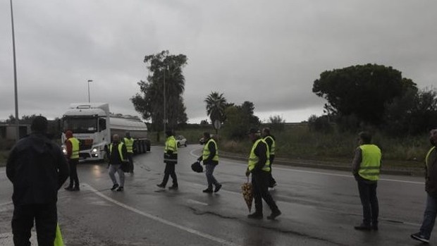 El paro de transportistas se recrudece en Andalucía y amenaza el abastecimiento