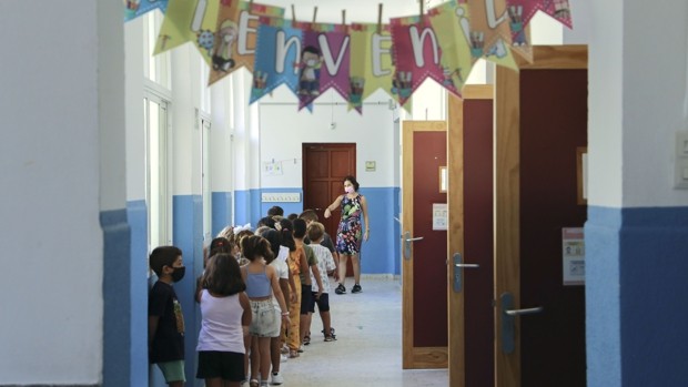 La caída de la natalidad vuelve a dejar plazas vacantes en colegios de todos los distritos de Sevilla