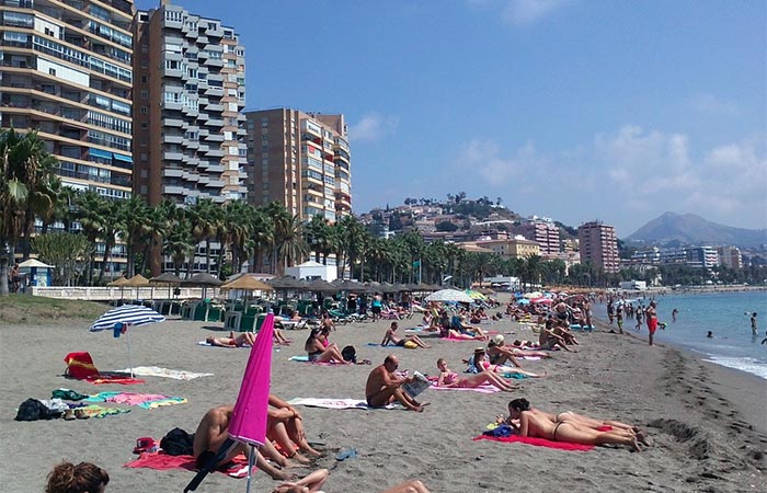 Tres detenidos por una violación grupal a una mujer en una playa de Málaga